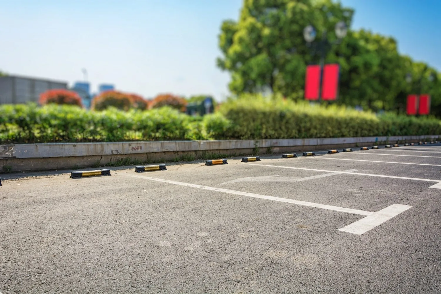 Read more about the article Enhancing Parking Lots: How Regular Sealcoating Boosts Appearance and Durability