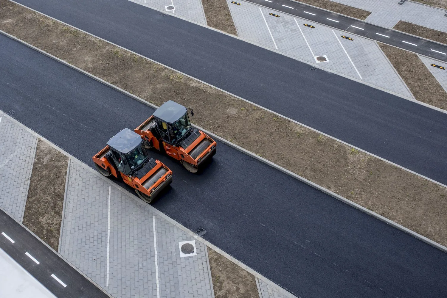 Read more about the article Sealcoating: The Ultimate Solution for Maintaining High-Traffic Commercial Areas